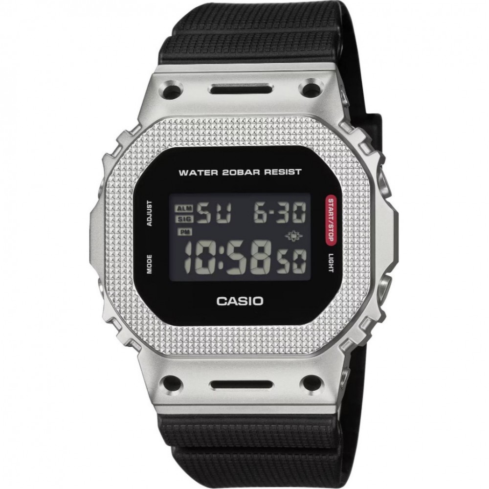 Мъжки Часовник Casio G-SHOCK GM-5600M-1ER с Безел от Неръждаема Стомана и Водоустойчивост 200 м
