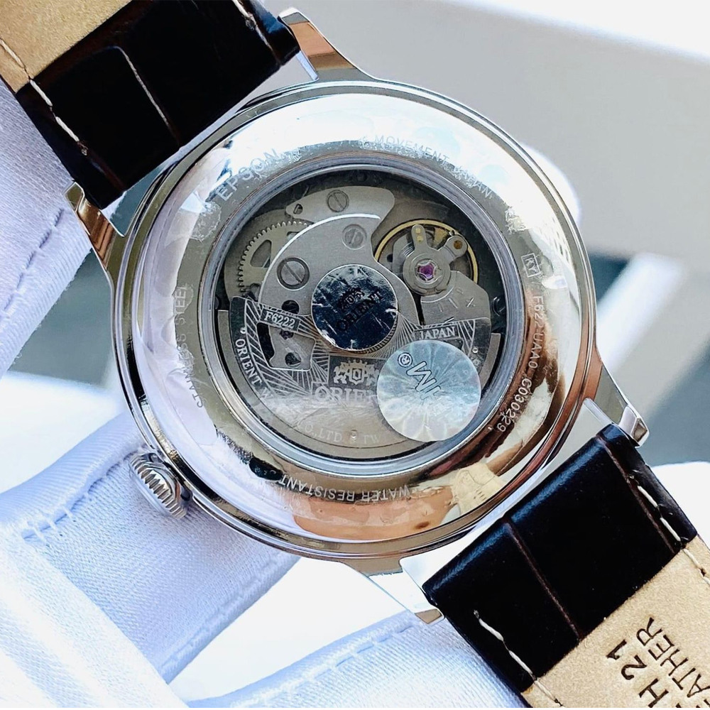 Мъжки Автоматичен Часовник Orient RA-AP0002S с Бял Циферблат и Кафява Кожена Каишка